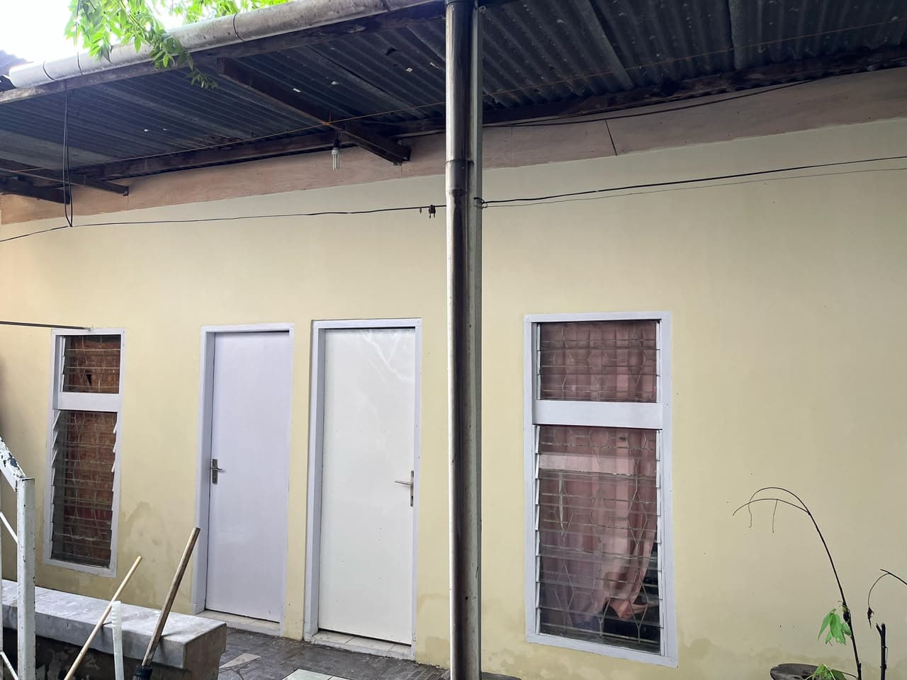 Tampak Depan & Pagar Luar Kost